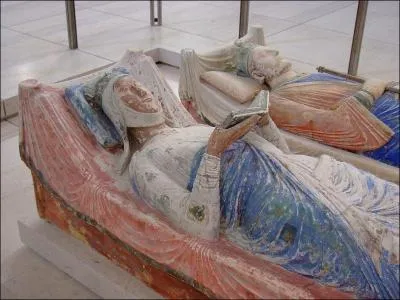 Dans quel département visiterez-vous l'abbaye de Fontevraud fondée en 1101 par Robert d'Arbrissel et qui renferme les tombeaux de Henri II d'Angleterre, Richard Coeur de Lion et Aliénor d'Aquitaine ?