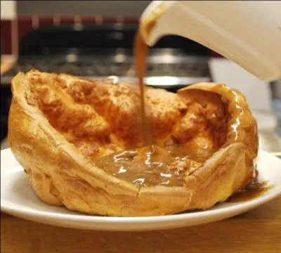 Gastronomie. Quel comté anglais a t-il donné son nom à un pudding qui se mange traditionnellement avec le plat du rôti du dimanche ?