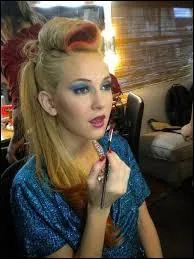 Qui joue-t-elle dans la série ?