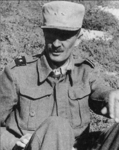 C'est un proche d'un des noms de la 2e Guerre mondiale, comme lui, il combat sous ses ordres en Afrique du nord à Koufra. Qui est cette personne ?