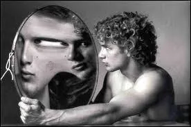 Ce terme nous indique la dépendance d'un individu qui le rive aussi bien à plusieurs personnes qu'à une seule.