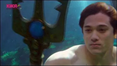 Est-il à moitié poisson ?