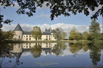 En partant du département du Loiret, quel autre département ne pourrez-vous pas rejoindre directement sans devoir passer par un autre ?