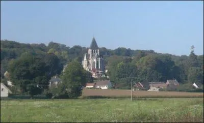 Dans quel département, ne pourrez-vous rendre, sans devoir en traverser un autre en partant de celui de l'Oise ?