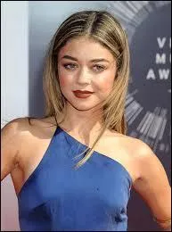 Où a-t-elle rencontré son petit ami, qui l'est depuis 2014 ?