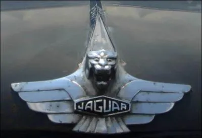 La marque automobile Jaguar fut créée en 1922 sous le nom de SSC, en quelle année prit-elle le nom de Jaguar ?