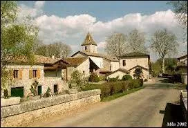 Nous traversons la commune midi-pyrénéenne de Cayriech. Nous nous situons dans le département ...