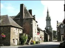 Nous nous promenons dans les rues du village Costarmoricain de Gouarec. Nous sommes en région ...