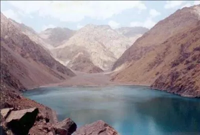 A 2295 m d'altitude, quel est le plus grand lac de montagne du Haut Atlas ?