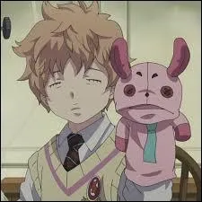 Nemu Takara (le ventriloque de la classe d'exorcistes) est ...