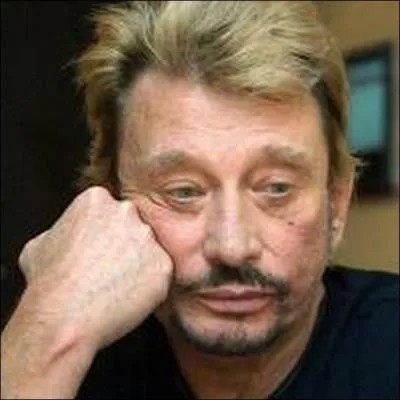 Johnny Hallyday aurait perdu sa voix, il se ferait doubler par l'imitateur Laurent Gerra.