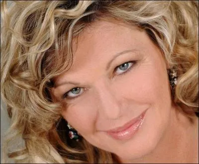 Le 1er octobre 1960 : naissance de "..." qui a chanté "Avant de nous dire adieu" en 1976 ! (clip)