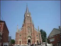 Nous nous promenons dans les rues de la ville Isarienne de Saint-Just-en-Chaussée. Nous sommes en région ...