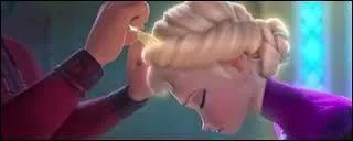 Pourquoi Elsa s'enfuit-elle, vers la fin du bal ?
