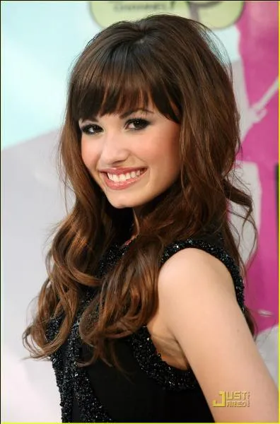 Elle a ensuite enchaîné dans le Disney Original Movie intitulé :