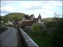 Nous arrivons dans le village Lotois d'Espagnac-Sainte-Eulalieu. Nous sommes en région ...
