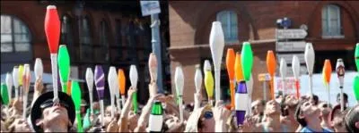 Comment se nomme une réunion de jongleur ?