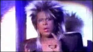 Décembre : On va terminer avec les boules à facettes dans une ''ambiance disco''. Quel chanteur a connu le succès avec le titre : ''You Make Me Feel (Mighty Real)'' ?