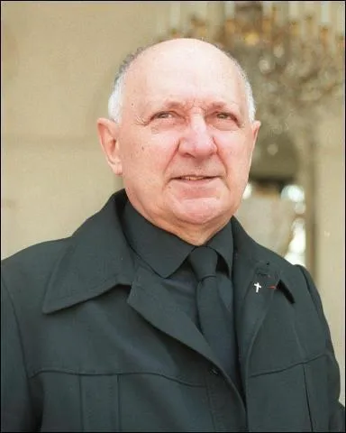 Février : Quelle personne a créé l'association caritative ''ATD Quart Monde'' ?