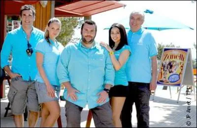 Quels personnages sont sur la photo ?