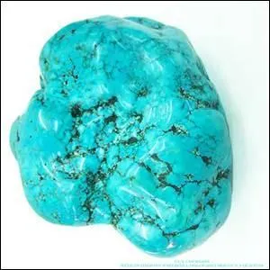 Cette couleur peut facilement être confondue avec du bleu ou du vert, simplement car elle se situe entre les deux... Quel est son nom ?