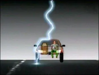 La foudre tombe sur votre voiture. Etes-vous à l'abri dans l'habitacle ?