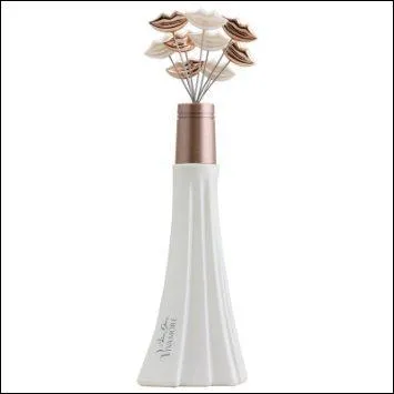 À quelle ancienne star de Disney Channel le parfum Vivamore appartient-il ?