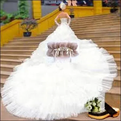 Où se trouve l'accessoire qui ne correspond pas à la tenue de mariée ?