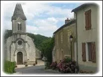 Nous déambulons dans les rues de la commune Viennoise de Mouterre-sur-Blourde. Nous sommes en région ...