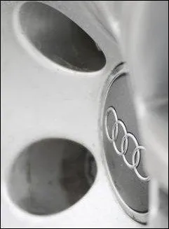 Le nom de Audi (j'écoute, en latin) est une référence au nom de son créateur, Horch (hören = écouter), mais que signifient les 4 anneaux ?