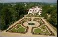 Dans quelle ville thermale peut-on visiter les jardins de la villa Arnaga ?