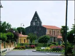 Nous entrons dans le village Haut-Garonnais de Mondavezan. Nous sommes en région ...