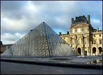Le site du musée du Louvre offre-t-il la possibilité de faire des visites guidées virtuelles de ses collections ?