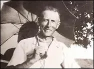 Quel est le nom du philosophe qui forgea le concept de « noosphère », conscience planétaire globale, comparable à Internet ?