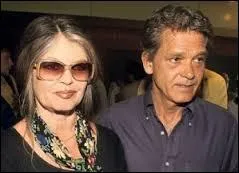 Après Vadim , Charrier et Sachs comment s'appelle son mari actuel ?