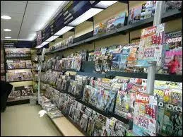 A l'âge de 15 ans, l'adolescente est engagée par Hélène Lazareff directrice d'un magazine - une grande amie de sa mère - et devient très vite la « mascotte » du magazine . Quel est ce magazine ?