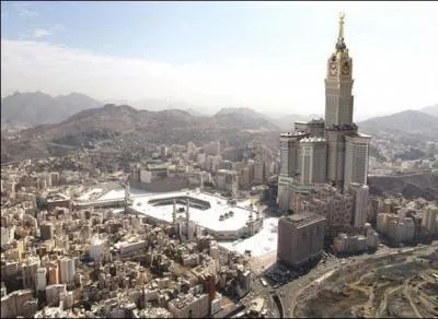 L'Abraj Al Bait Towers est un complexe form de sept gratte-ciel en construction dont la plus haute tour culminera  577 mtres. O se situe-t-il ?