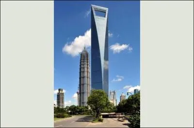 En construction de 1997  2007, la plus haute tour d'Asie mesure 492 mtres de haut. O se situe-t-elle ?