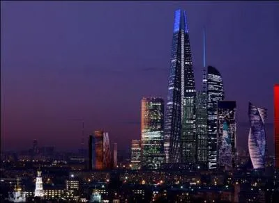 Ce gratte-ciel est en cours de construction.  A sa livraison en 2012, cet immeuble deviendra le plus haut d'Europe avec ses 118 tages et ses 101... ascenseurs! O se situe t-il ?