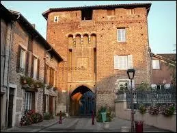 Nous nous promenons dans les rues de Châtillon-sur-Chalaronne. Ville Dombiste (01), elle se situe en région ...