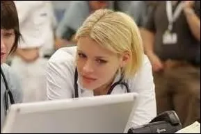 Comment se nomme cette jeune femme ?