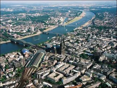 En terme de nombre d'habitants, quelle est la quatrième ville d'Allemagne ?