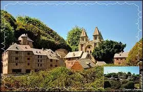 Je vous emmène maintenant à la découverte de Conques. Commune Aveyronnaise classée parmi les Plus Beaux Villages de France, elle se situe en région ...