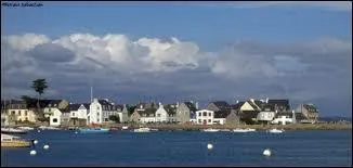 Nous partons visiter la ville bretonne de Loctudy. Nous nous rendons dans le département ...