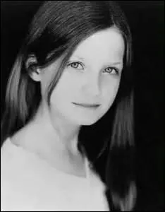 Comment se nomme cette jeune fille ?