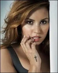 En quelle année a-t-elle sorti son album "Don't forget" ?