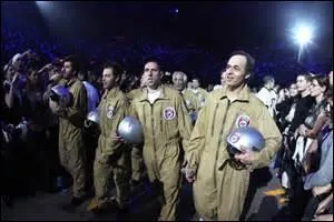 En quelle année, intègre-t-il la troupe des Enfoirés ?