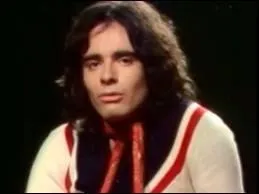 Complétez les paroles de Nicolas Peyrac : 
''Quelques lueurs d'aéroport, 
D'étranges filles aux cheveux d'or, 
Dans ma mémoire, traînent encore.
C'est l'hiver à San Francisco
Mais il ne tombe jamais d'eau
Aux confins ------------------''