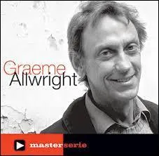 Greame Allwright a chanté ''Jusqu'à la ceinture'' , une histoire qui se passait dans un pays célèbre pour ses bayous.