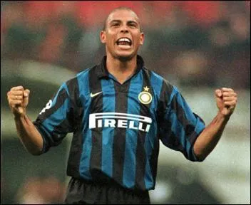 Lors de quelle finale de Coupe UEFA, Ronaldo a-t-il créé sa légende avec l'Inter Milan, inscrivant le but de la victoire au terme d'un match prodigieux ?